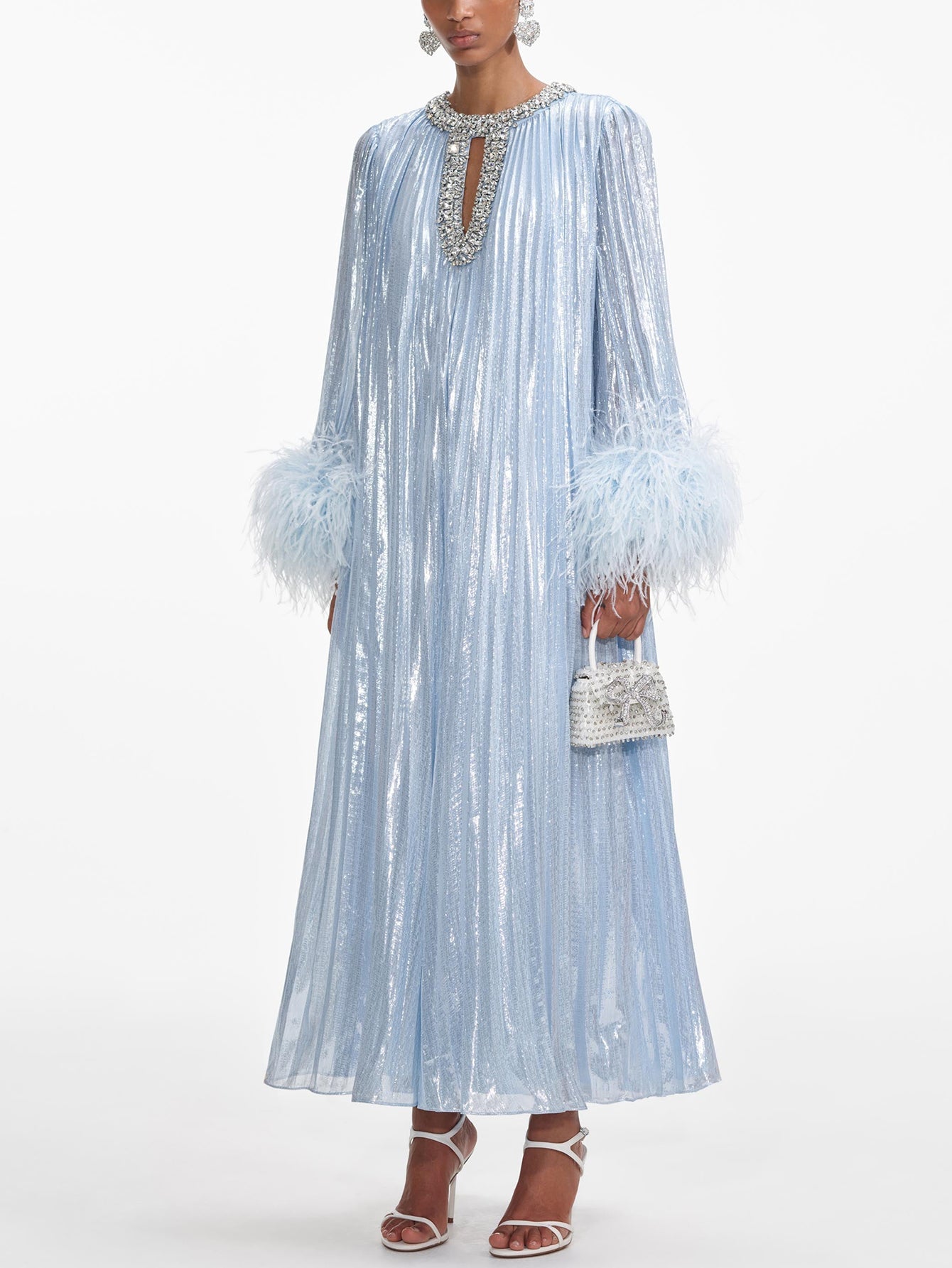 Nina - Robe de soirée avec manchette en plumes scintillantes
