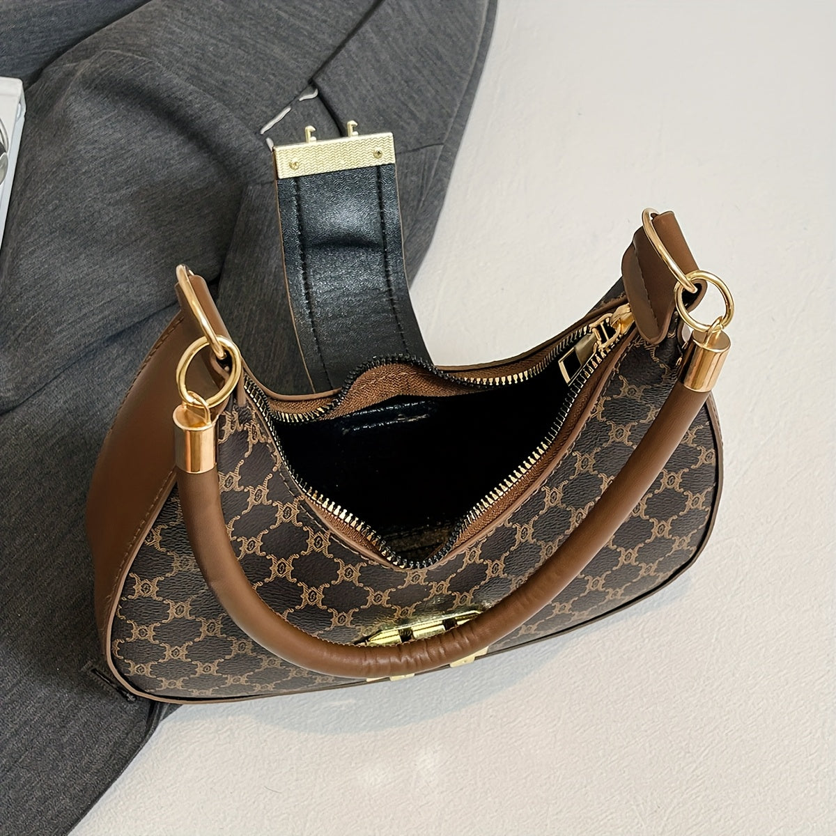 Nova - Mini Sac à Bandoulière Vintage avec Design Rond et Accessoires Dorés