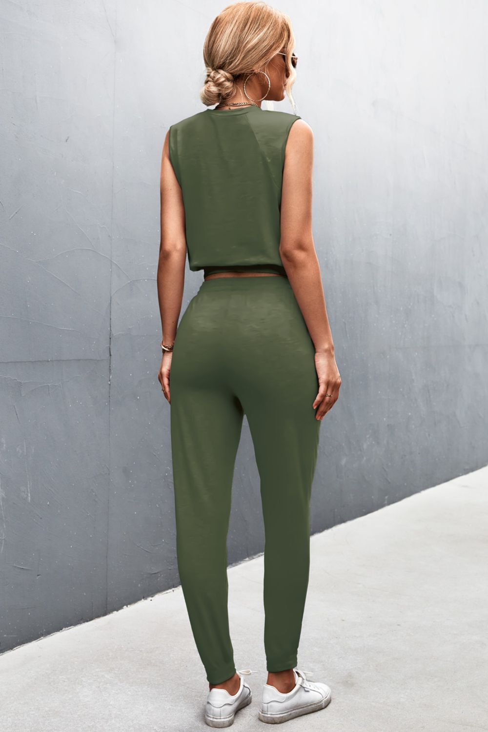 Louna - Ensemble Classique Deux Pièces composé d'un Top à Col Haut Sans Manches et d'un Pantalon Confortable à Taille Élastique Haute