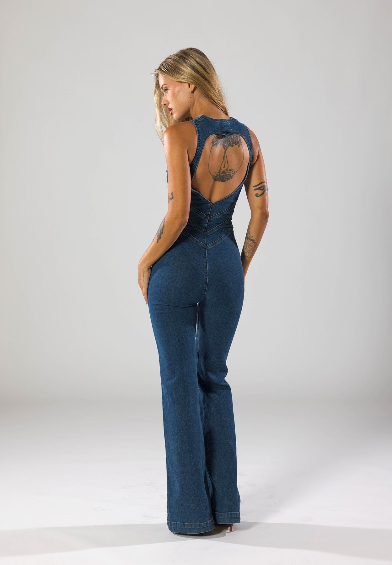 Avery - Combinaison en denim à décolleté plongeant