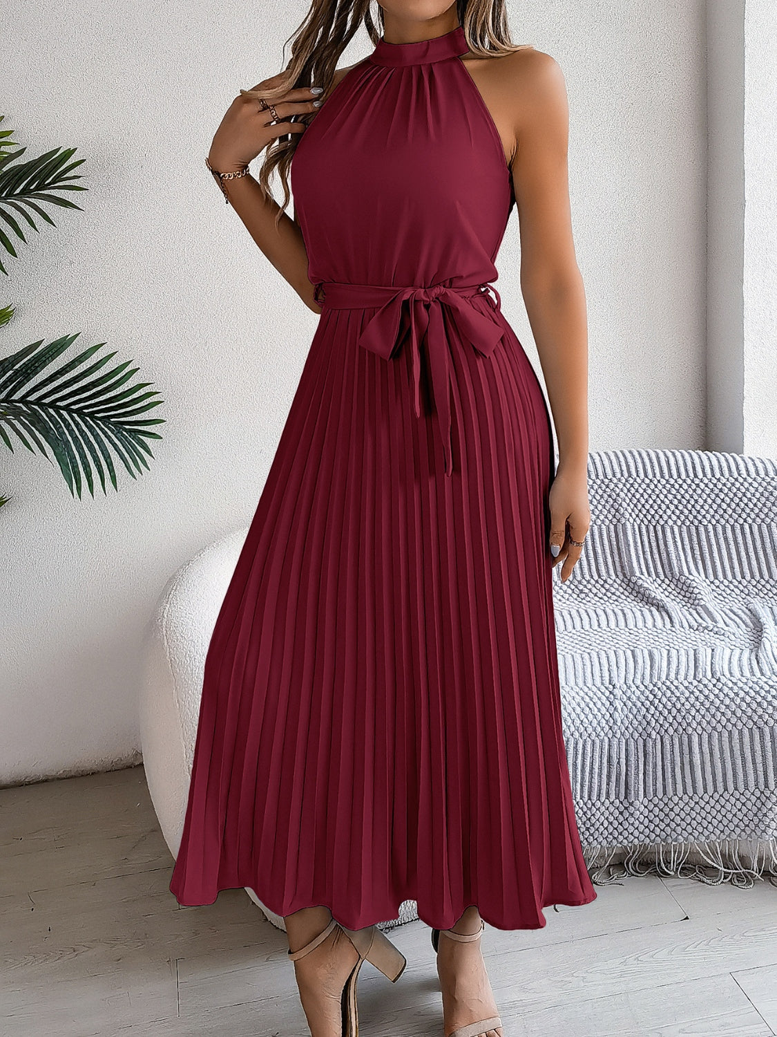 Lyric - Élégante Robe Longue à Carreaux avec Col Halter et Ceinture à la Taille