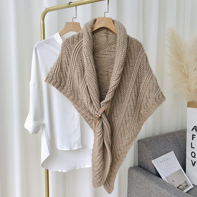 Yseult - Écharpe Triangulaire Tricotée avec Boucle en Cuir
