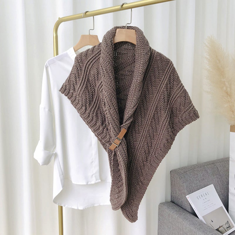 Yseult - Écharpe Triangulaire Tricotée avec Boucle en Cuir