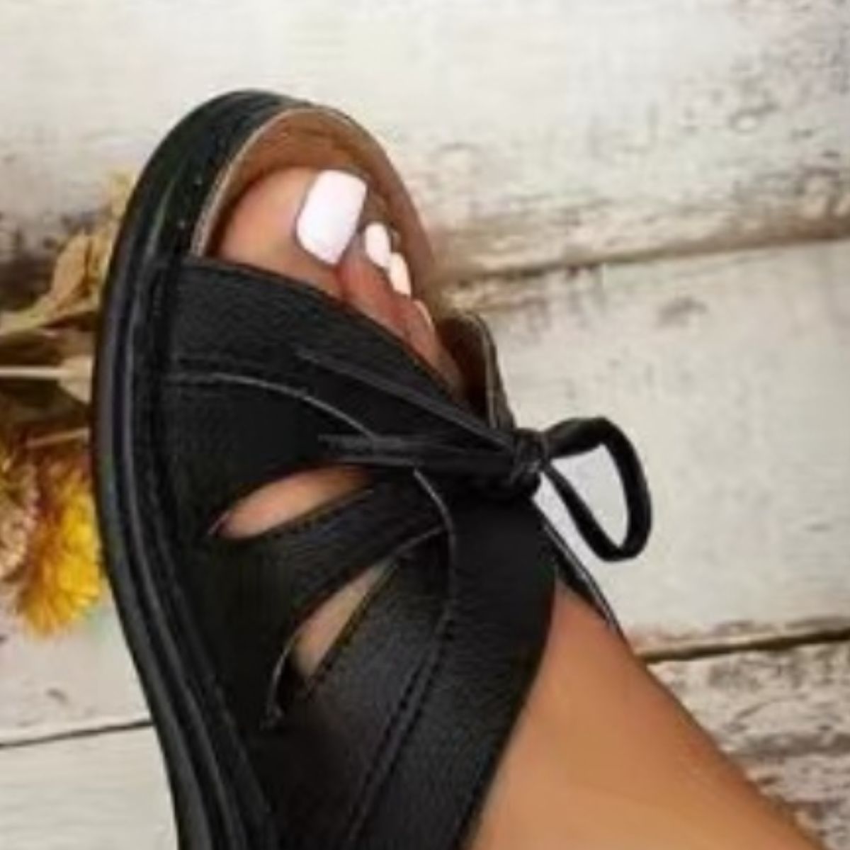 Eden - Sandales à Enfiler Confortables en Cuir Végan avec Bout Ouvert Talon Bas et Noeud