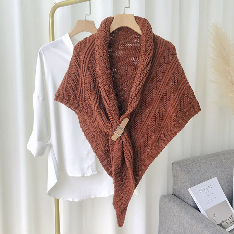 Yseult - Écharpe Triangulaire Tricotée avec Boucle en Cuir