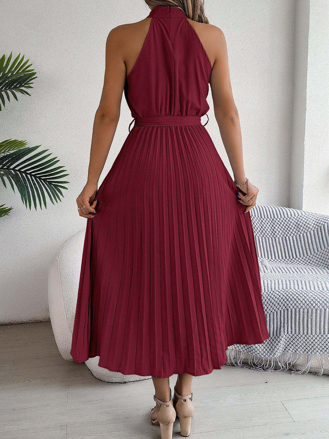 Lyric - Élégante Robe Longue à Carreaux avec Col Halter et Ceinture à la Taille