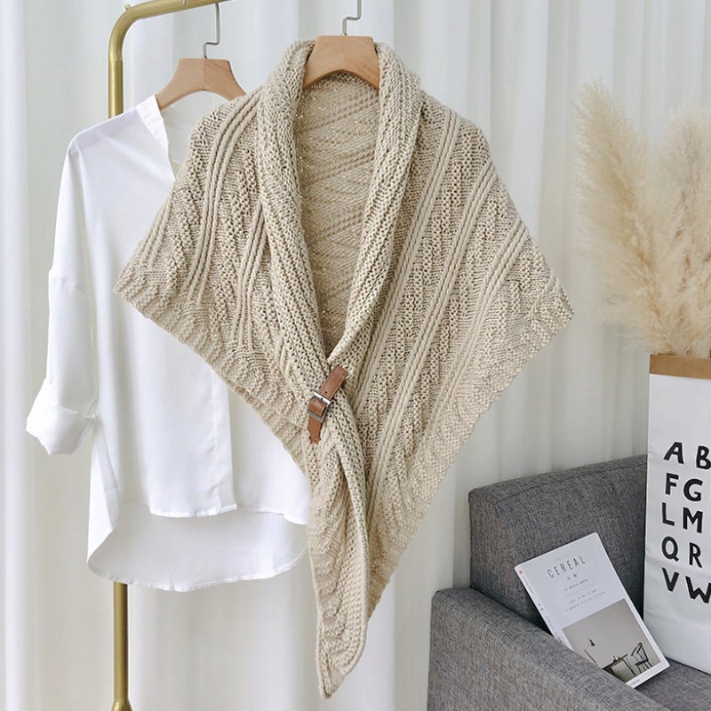 Yseult - Écharpe Triangulaire Tricotée avec Boucle en Cuir