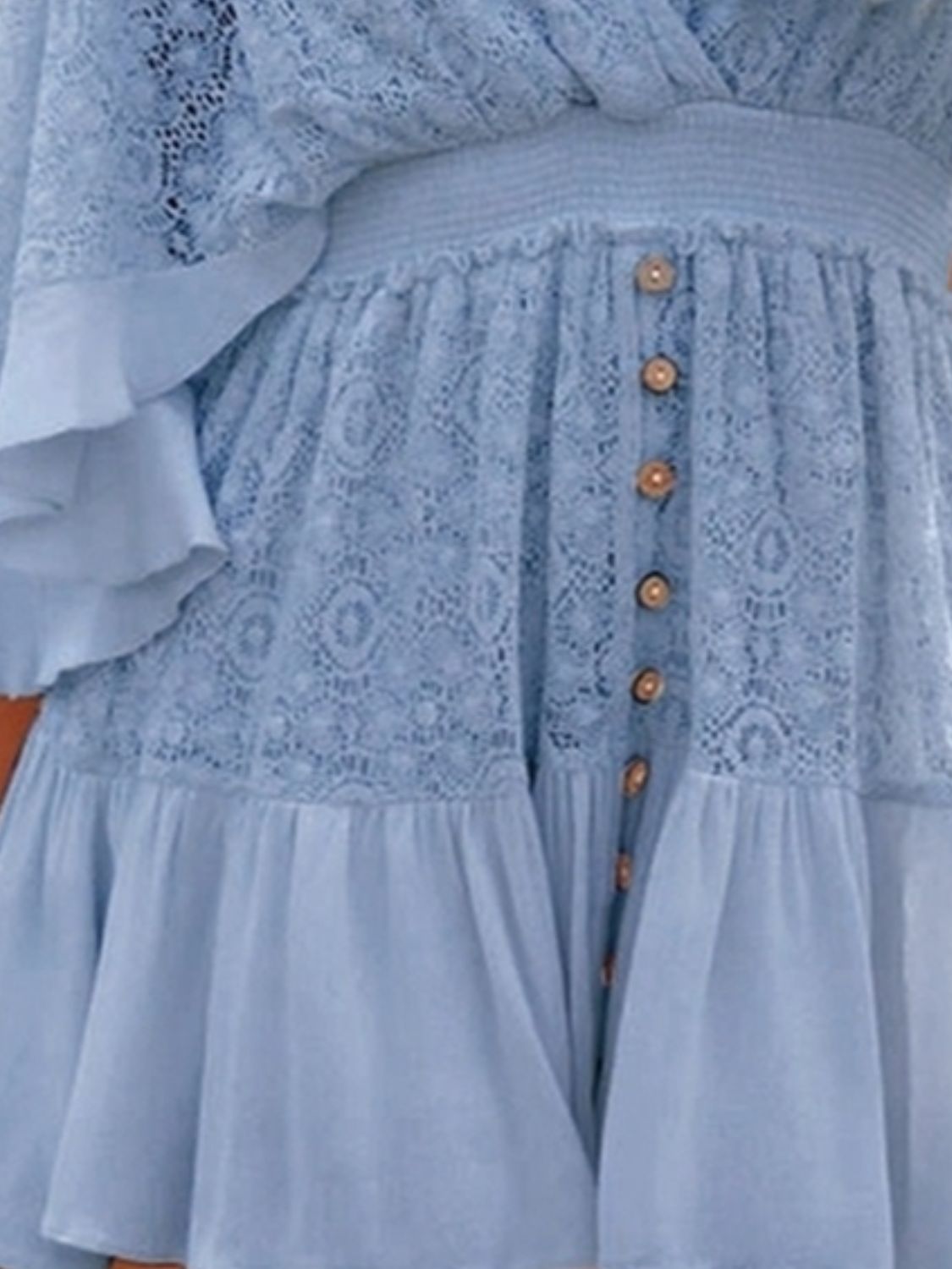 Anna – Robe Mini à Manches Mi-longues avec Dentelle Découpée