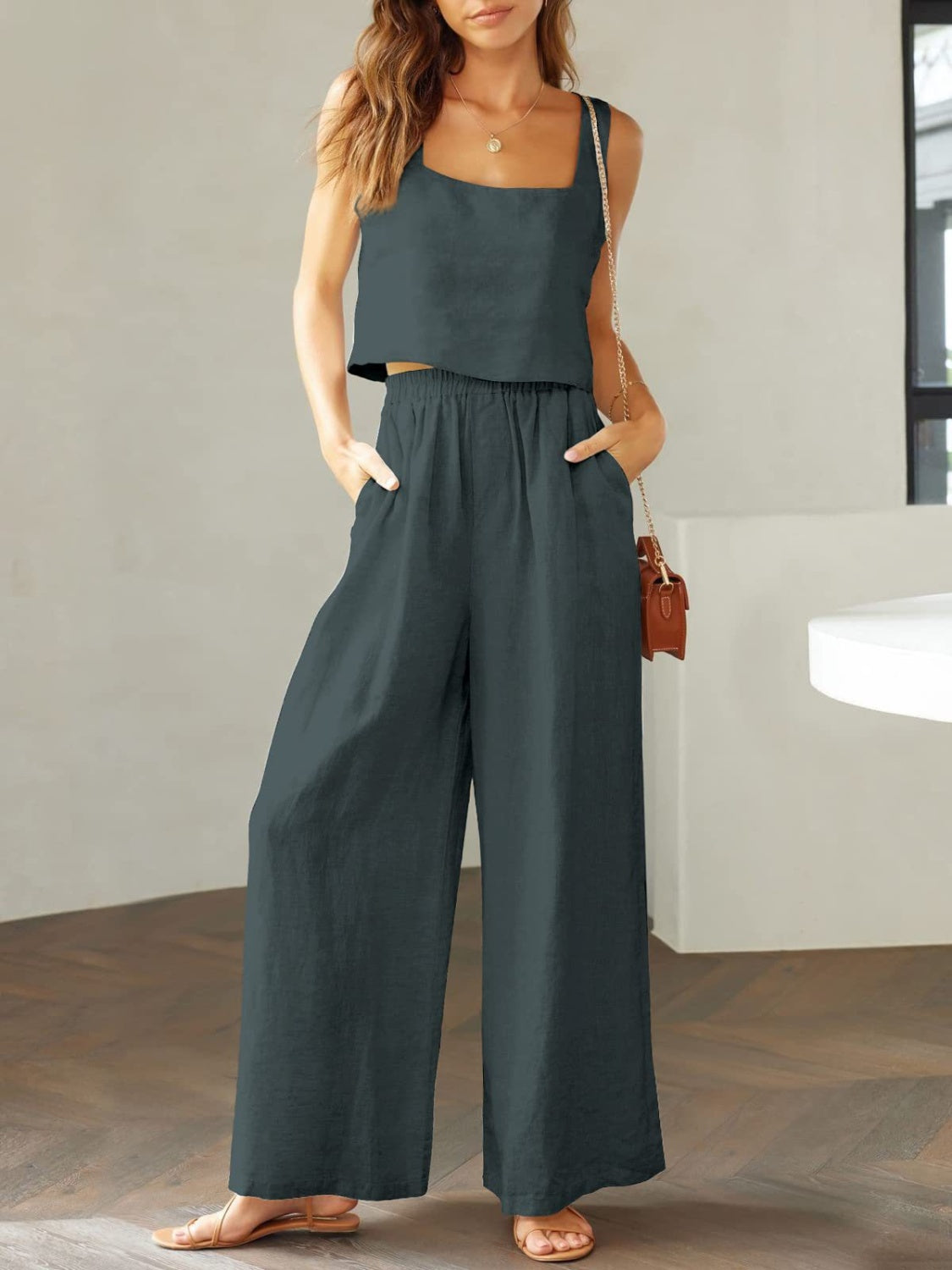 Nova - Ensemble deux pièces en lin composé d'un top à décolleté carré et d'un pantalon large à taille haute élastique