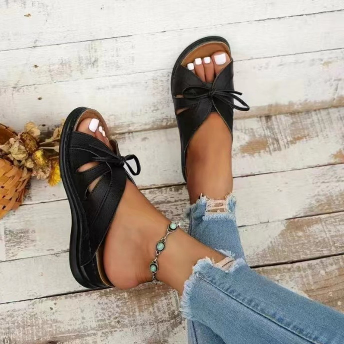 Eden - Sandales à Enfiler Confortables en Cuir Végan avec Bout Ouvert Talon Bas et Noeud