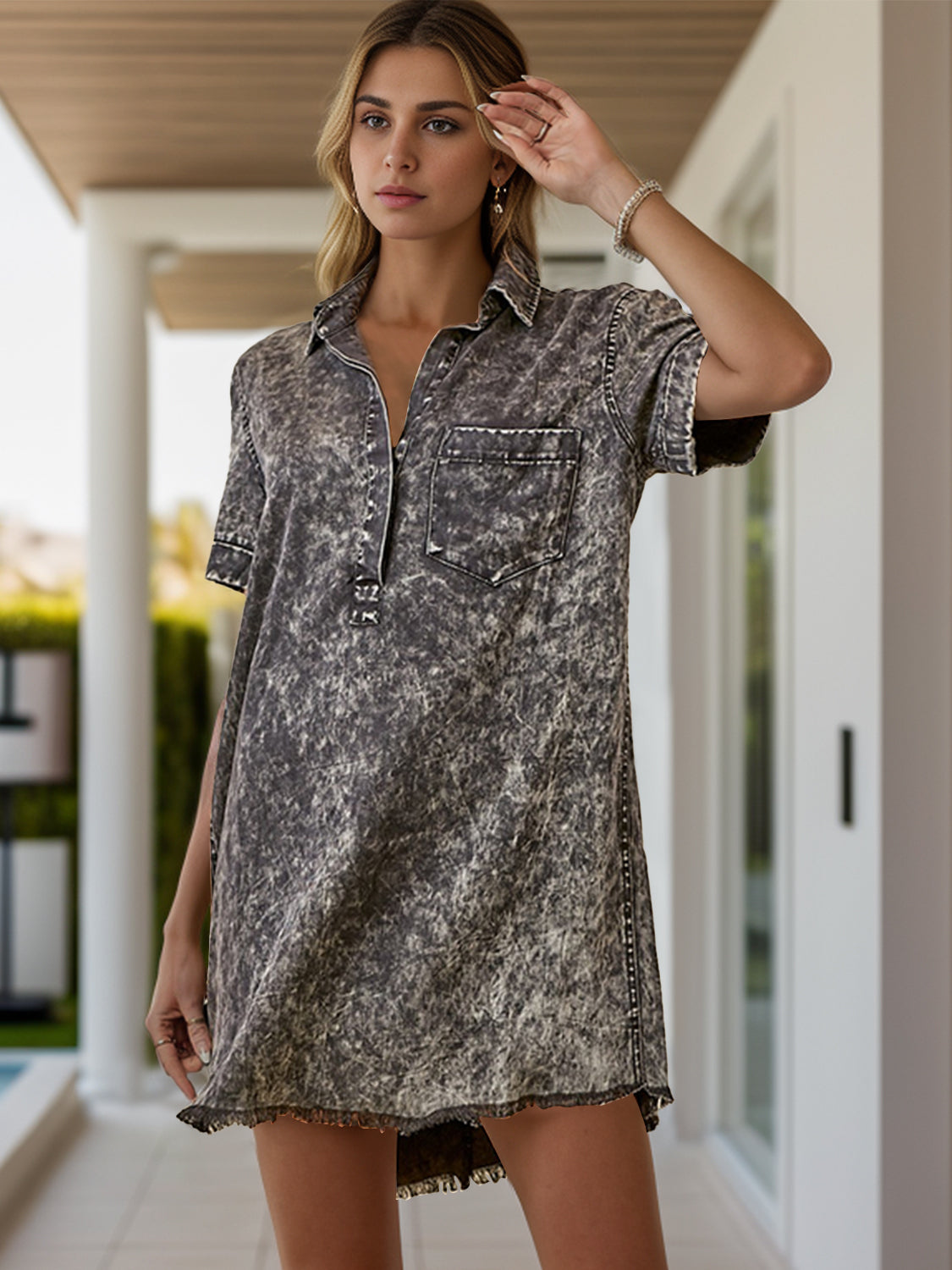 Azura - Robe t-shirt en denim à manches courtes avec poche sur la poitrine et col