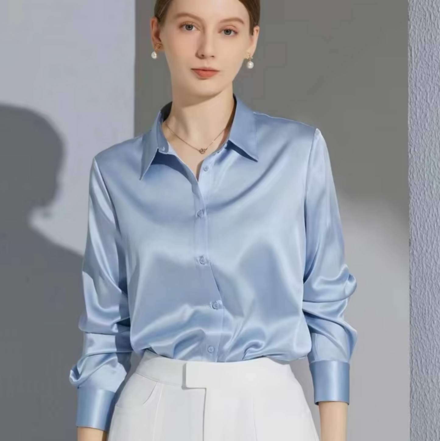 Adèle – Blouse satinée élégante