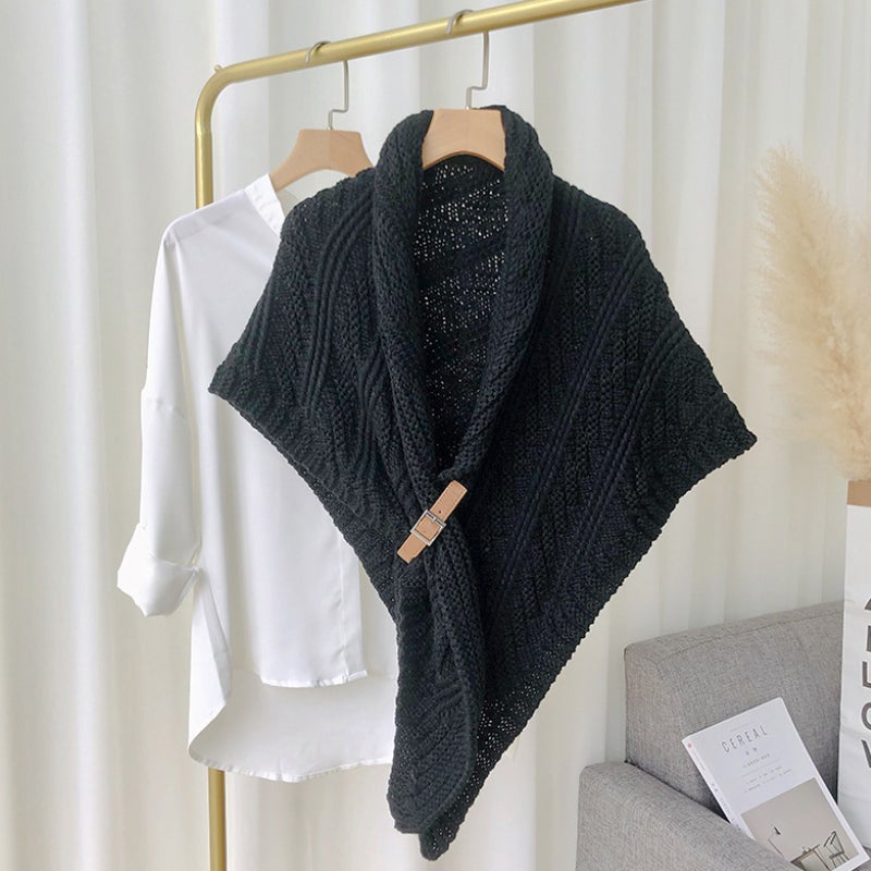 Yseult - Écharpe Triangulaire Tricotée avec Boucle en Cuir