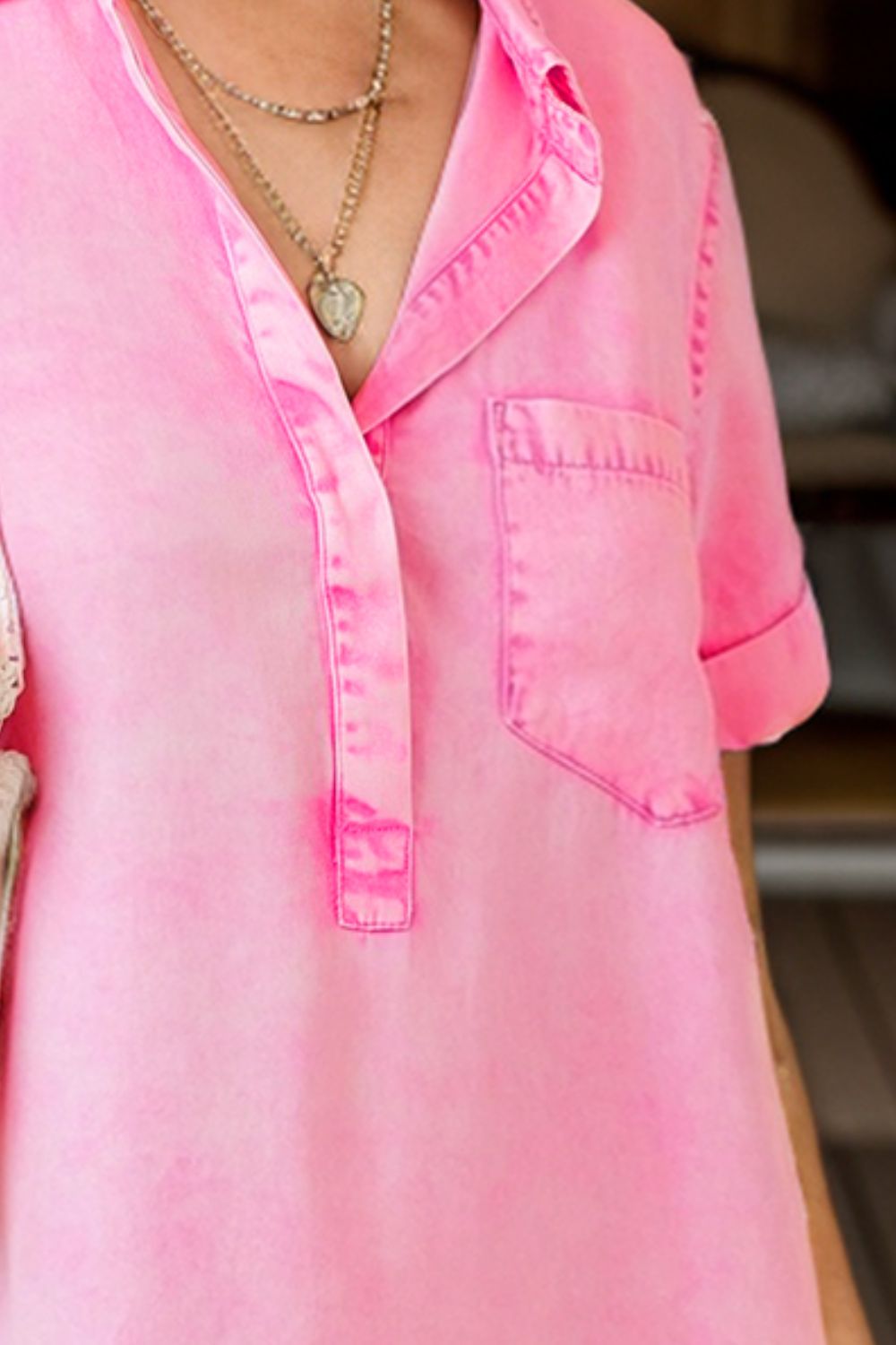 Azura - Robe t-shirt en denim à manches courtes avec poche sur la poitrine et col