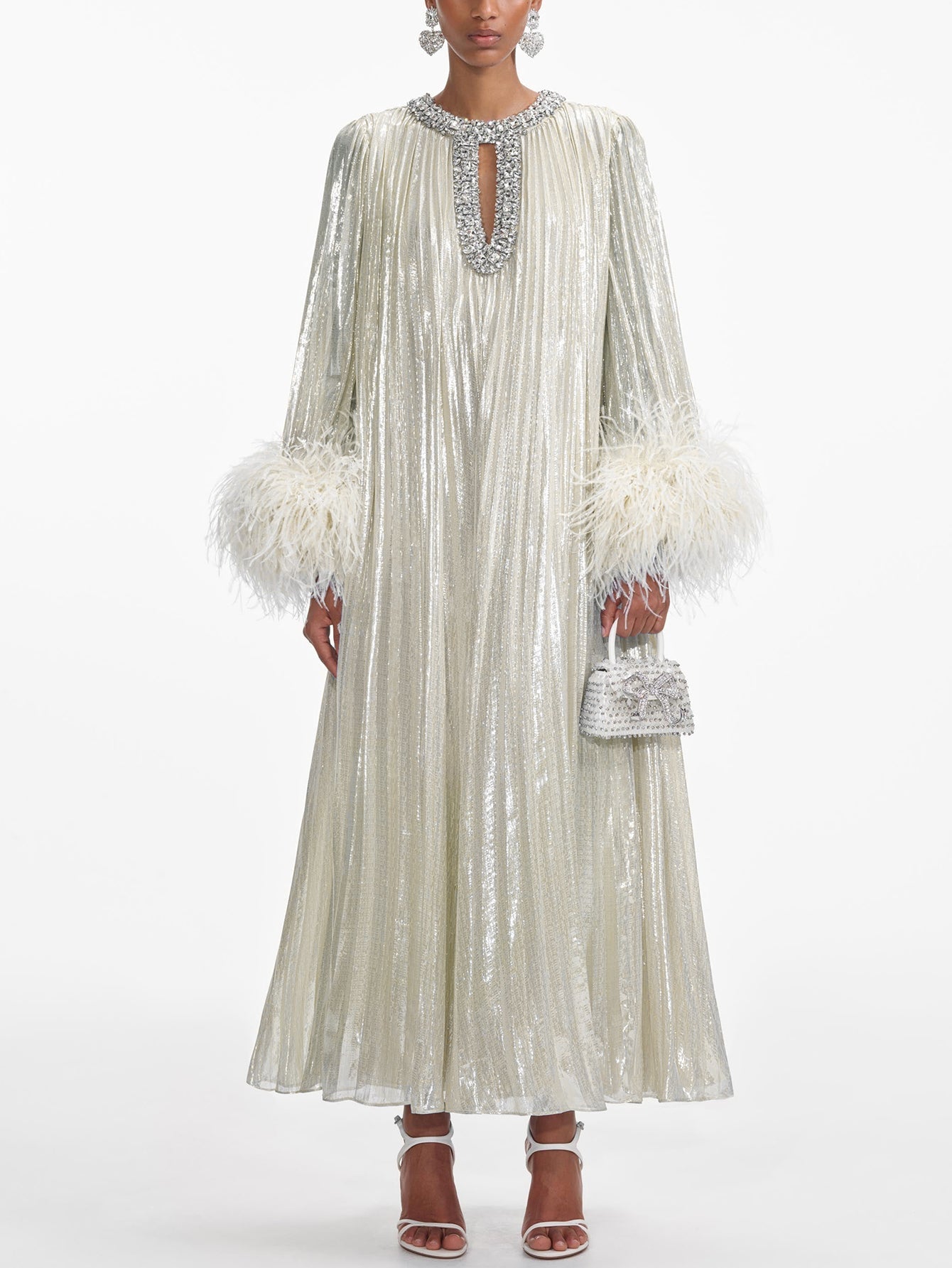Nina - Robe de soirée avec manchette en plumes scintillantes