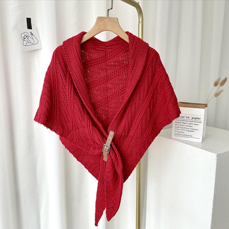 Yseult - Écharpe Triangulaire Tricotée avec Boucle en Cuir