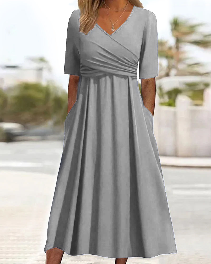 Mila – Robe de Printemps Luxe à Faux Portefeuille avec Manches Mi-longues Plissées