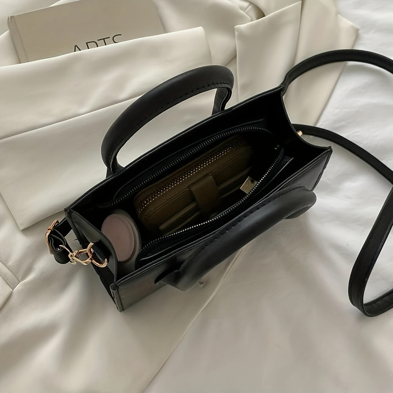 Freya - Sac à bandoulière et à main noir classique et élégant avec grande anse réglable en simili cuir