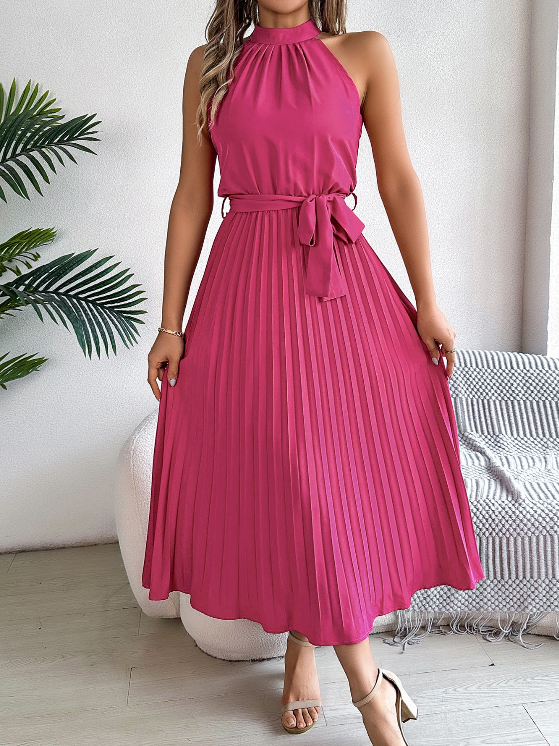 Lyric - Élégante Robe Longue à Carreaux avec Col Halter et Ceinture à la Taille