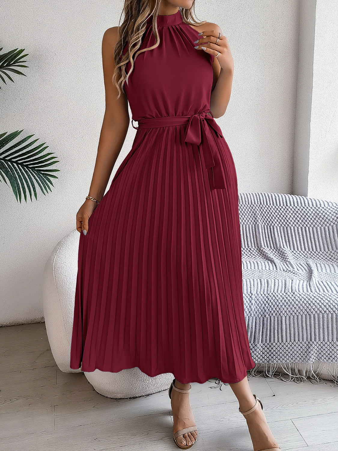 Lyric - Élégante Robe Longue à Carreaux avec Col Halter et Ceinture à la Taille