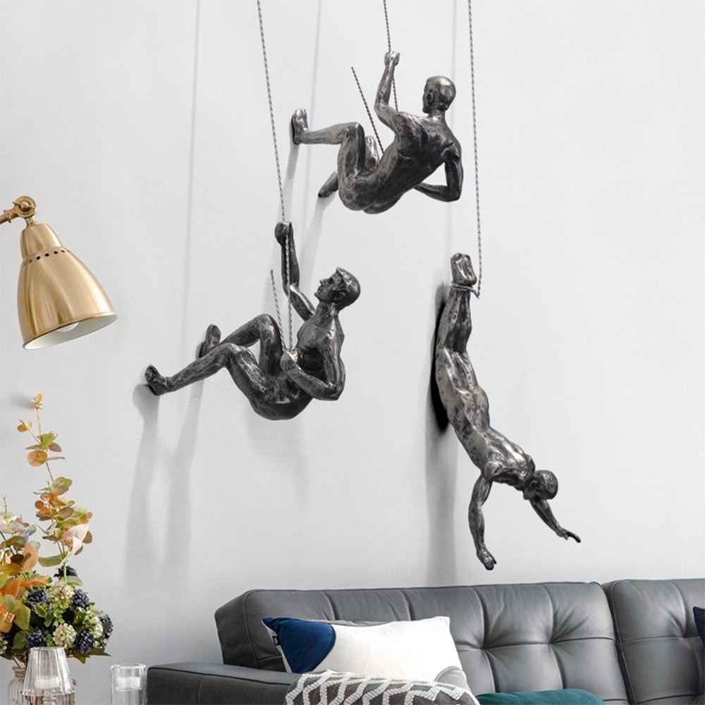 Statuistica - Sculpture murale dynamique d'hommes grimpant en 3 poses différentes, une décoration intérieure accrocheuse