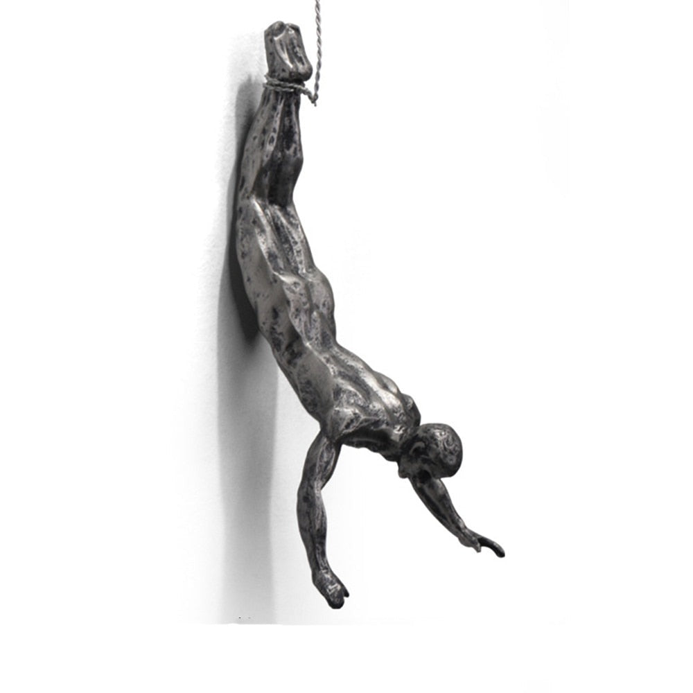 Statuistica - Sculpture murale dynamique d'hommes grimpant en 3 poses différentes, une décoration intérieure accrocheuse