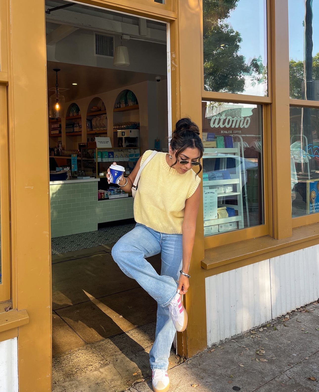 Maya – Gilet en maille jaune beurre à dos ouvert