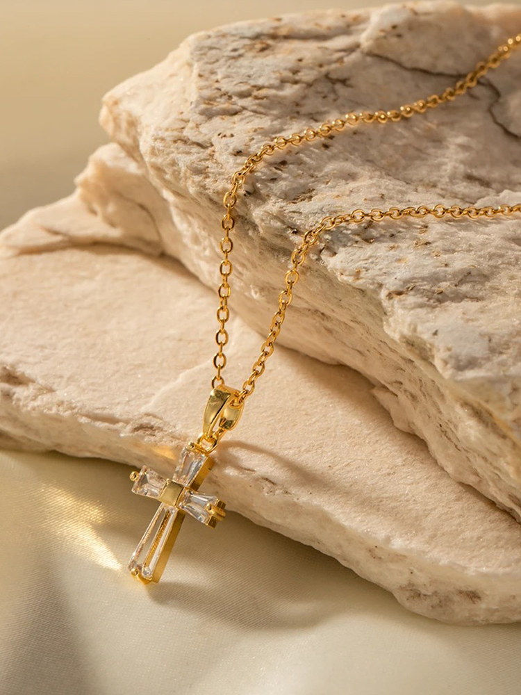 Malvina - Collier Croix en Zirkonia Or