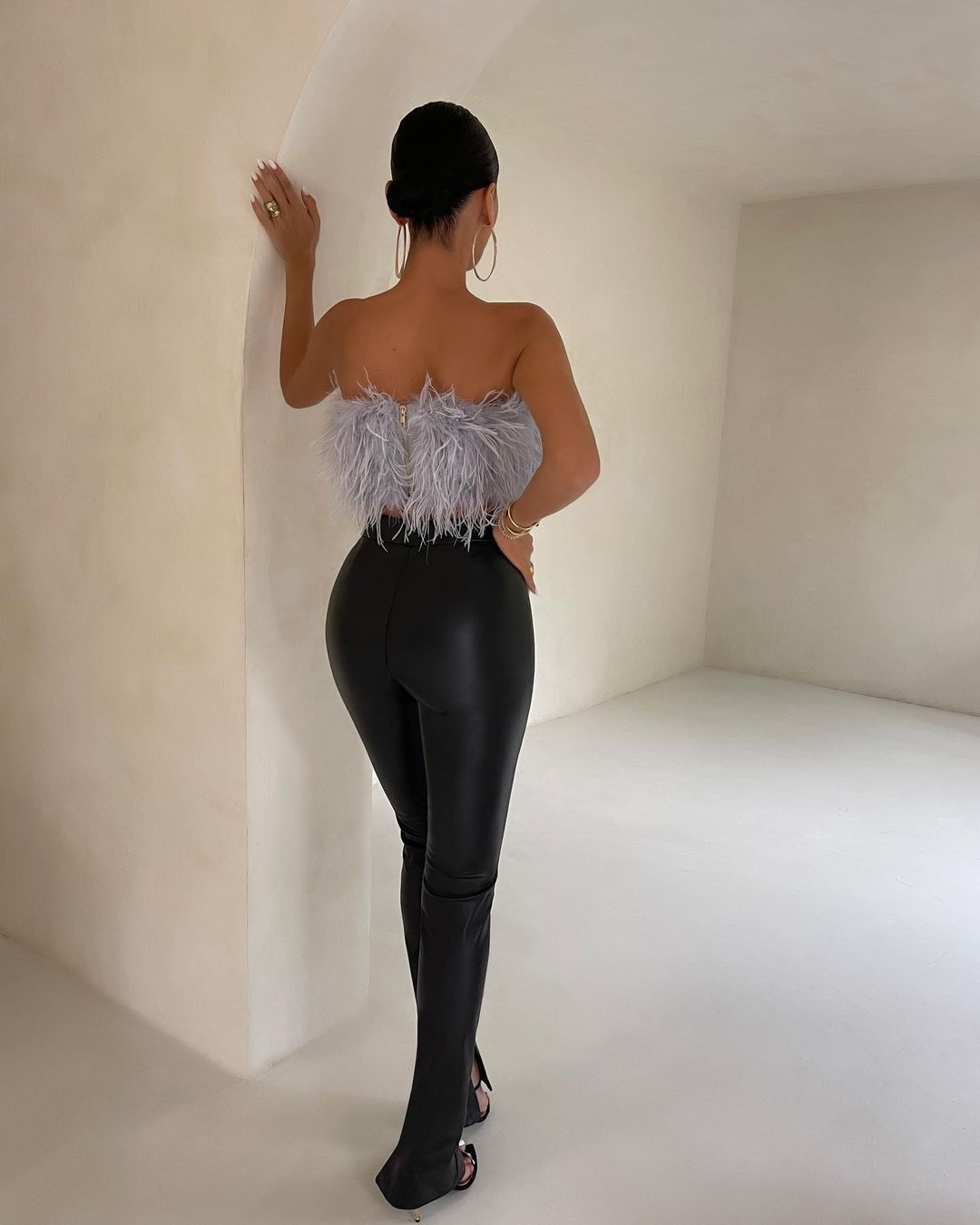 Maya - Top sans bretelles avec plumes imitées