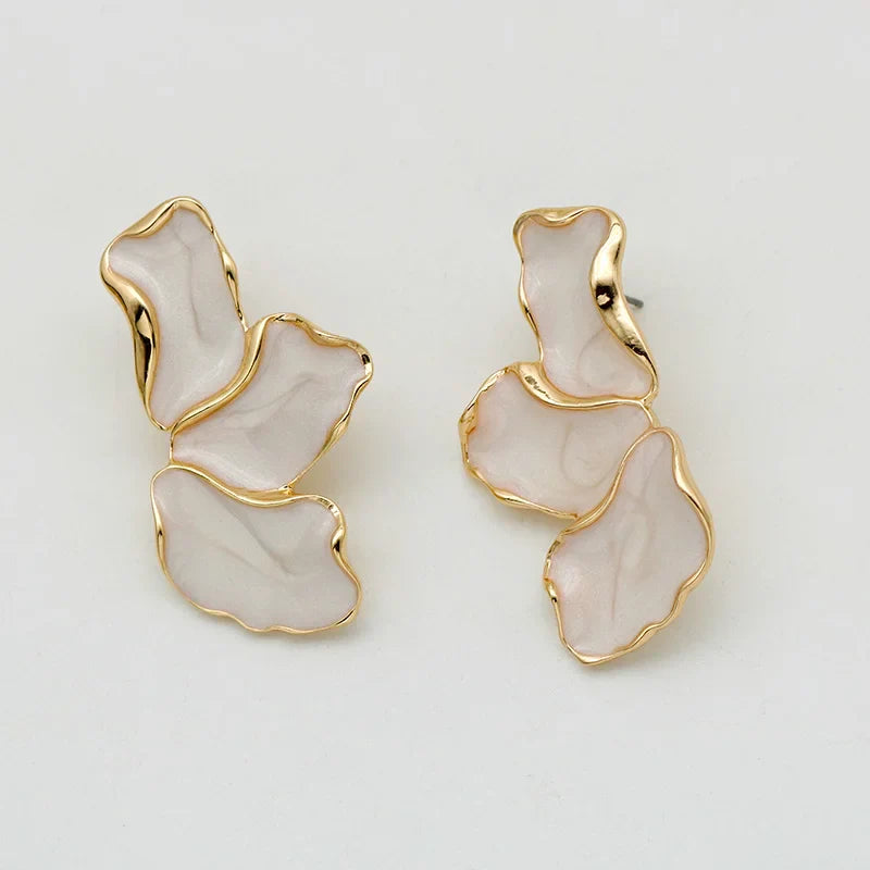 Sophia – Boucles d’oreilles dorées à l’or fin en forme abstraite