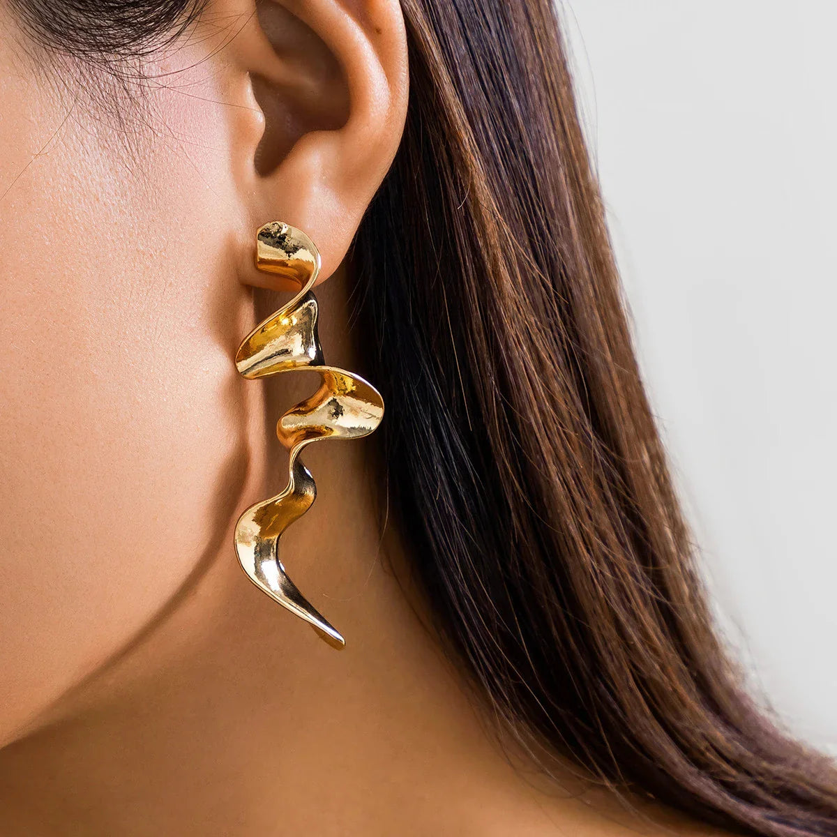 Amelia - Boucles d'oreilles design serpent en or