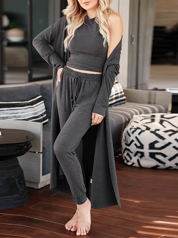 Juliette – Ensemble lounge luxueux trois pièces uni composé d’un long cardigan d’un pantalon taille haute et d’un débardeur sans manches à col montant