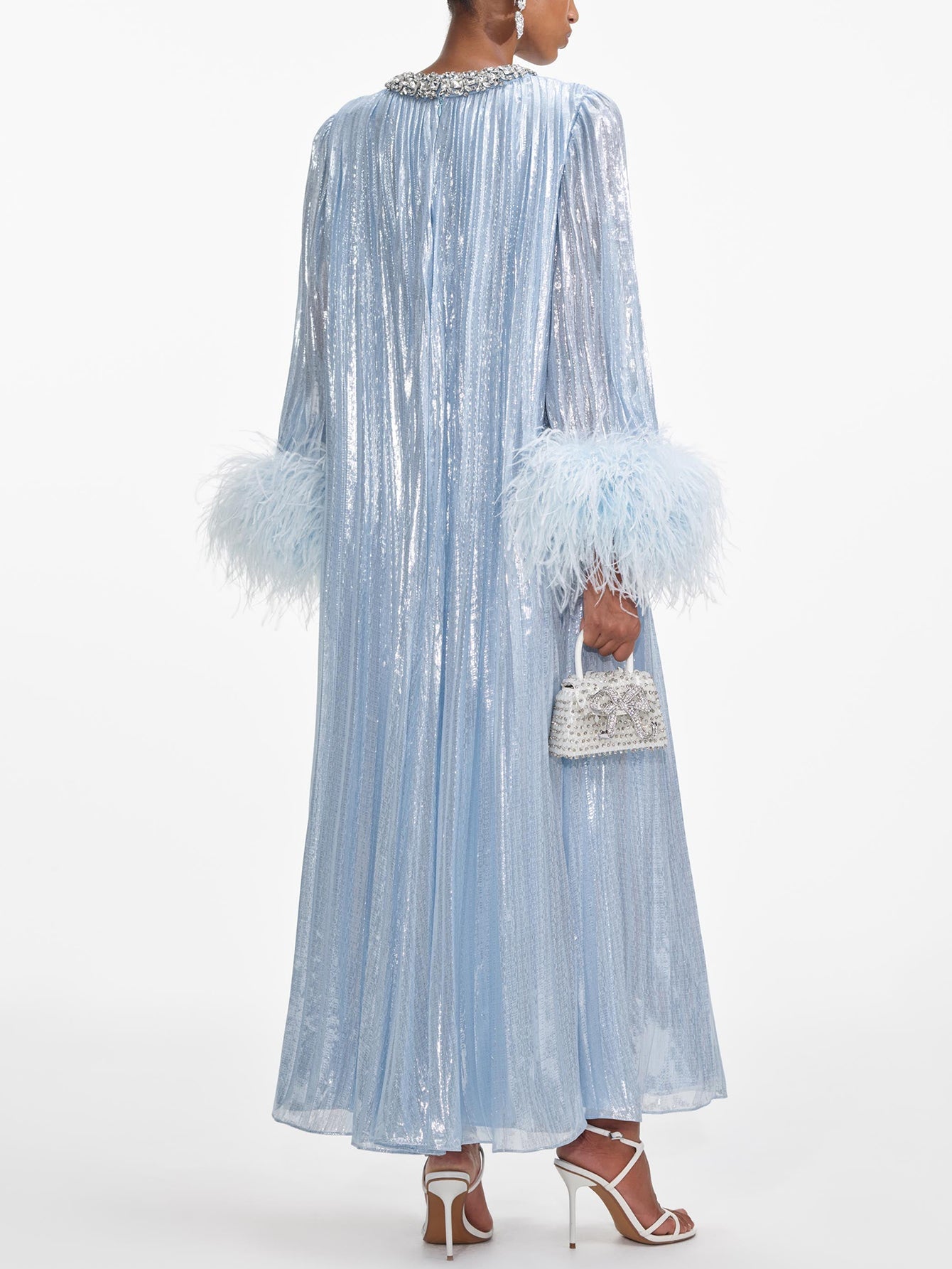 Nina - Robe de soirée avec manchette en plumes scintillantes