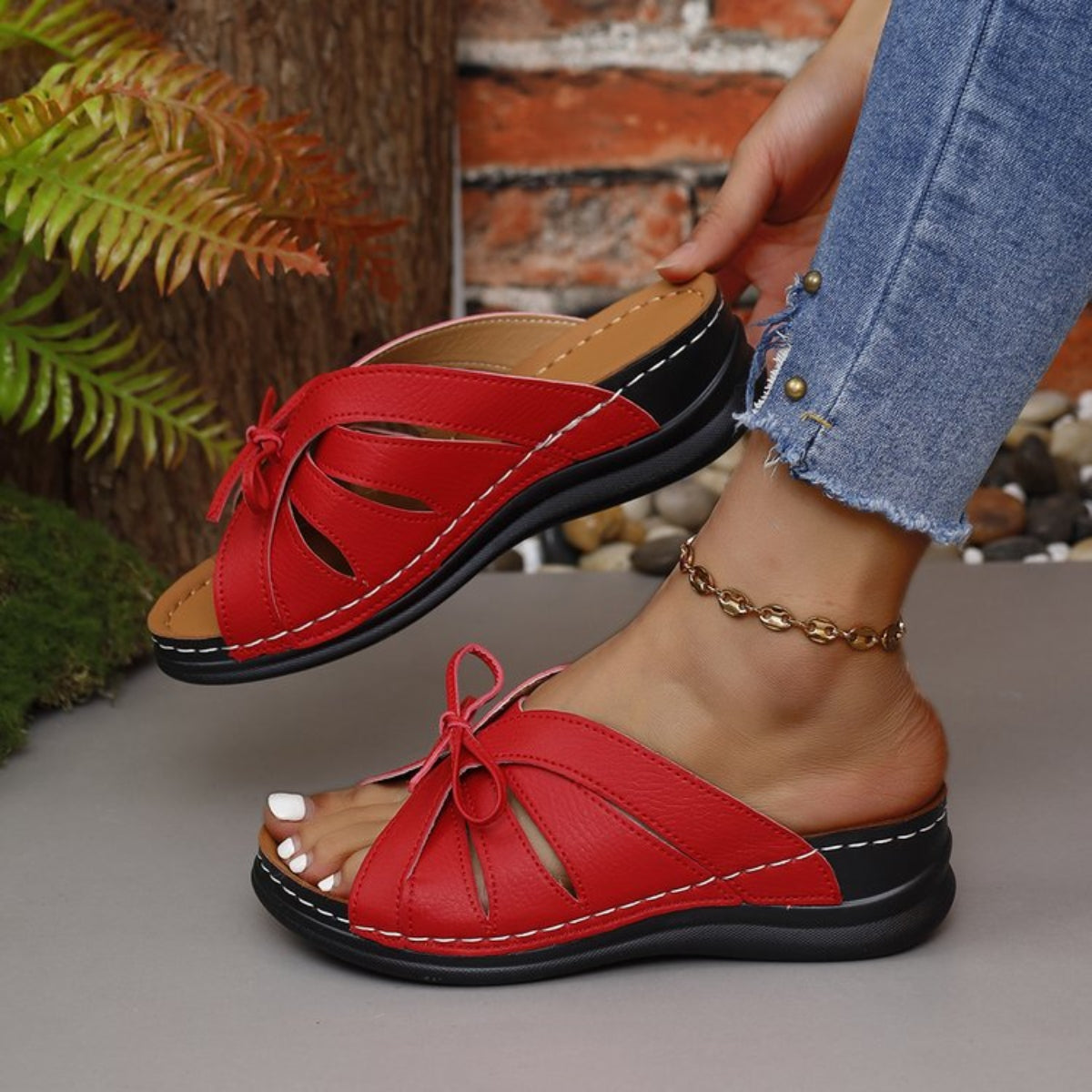 Eden - Sandales à Enfiler Confortables en Cuir Végan avec Bout Ouvert Talon Bas et Noeud