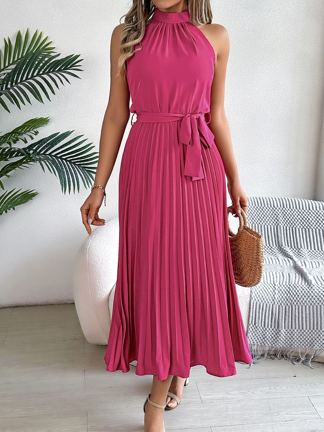 Lyric - Élégante Robe Longue à Carreaux avec Col Halter et Ceinture à la Taille