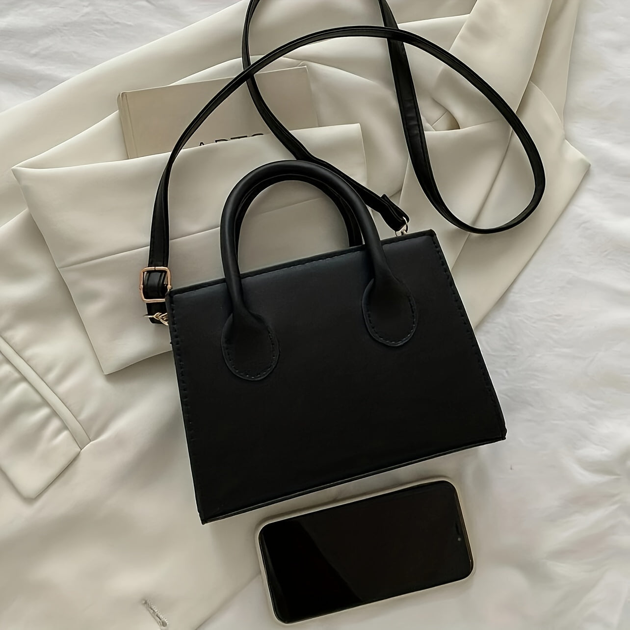 Freya - Sac à bandoulière et à main noir classique et élégant avec grande anse réglable en simili cuir