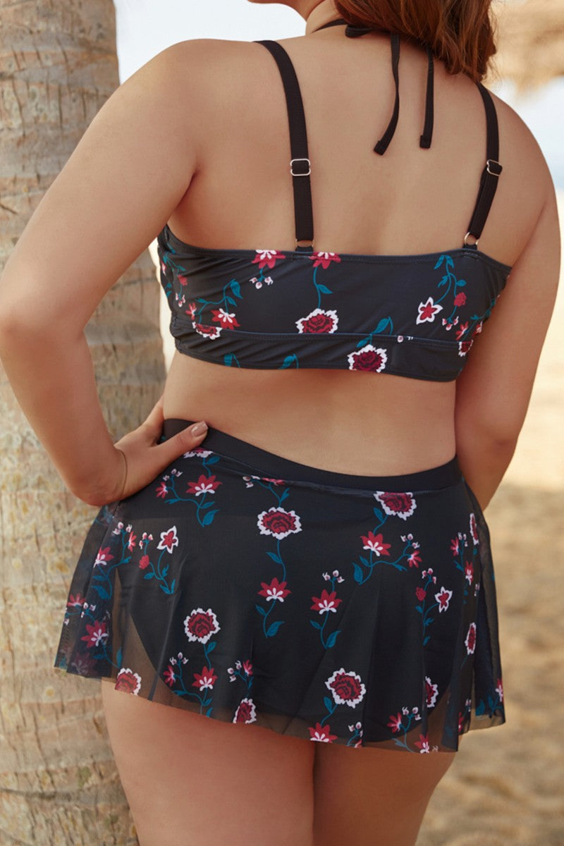 Ella - Bikini deux pièces grande taille avec jupe-short et top halter transparent noir orné de fleurs rouges et bretelles réglables