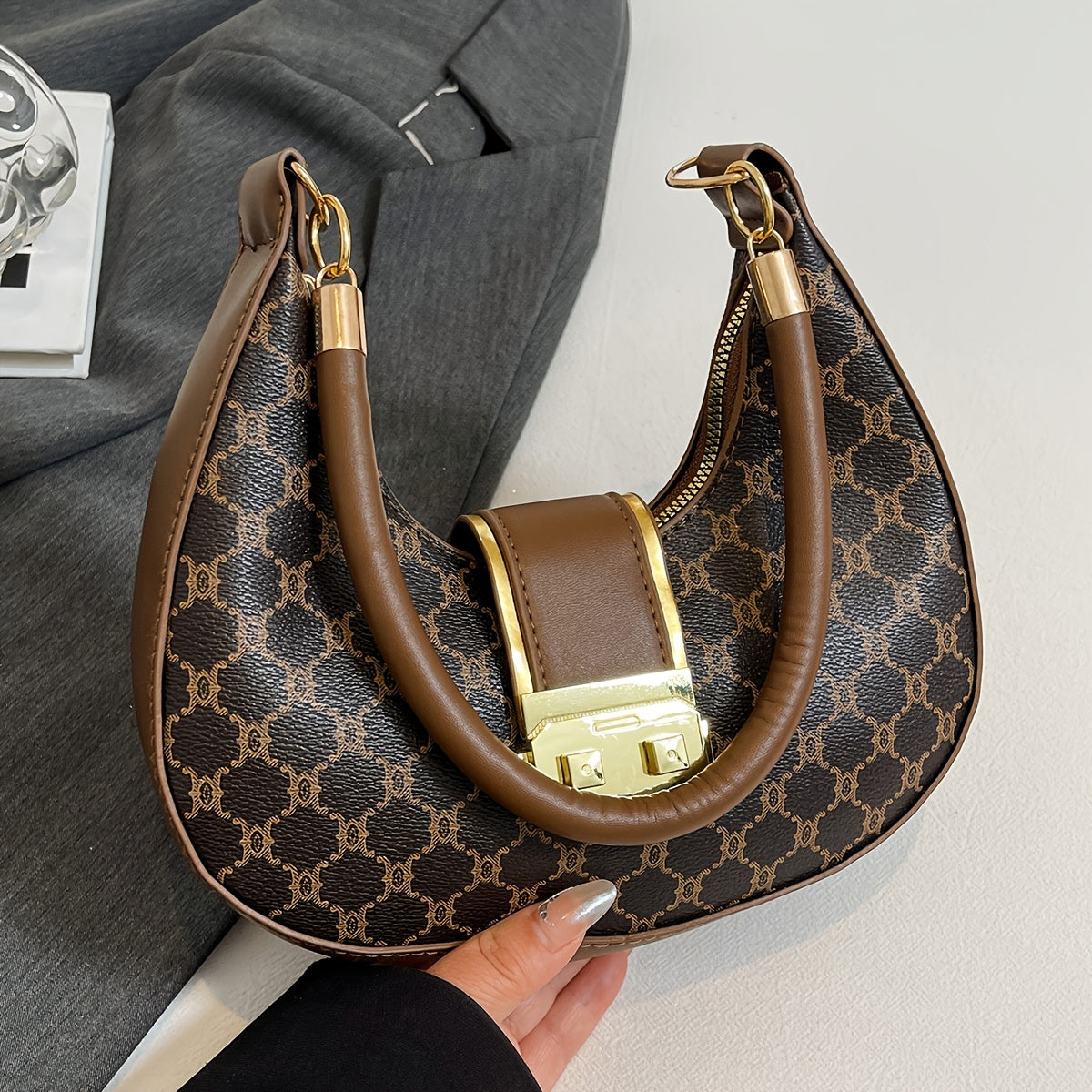 Nova - Mini Sac à Bandoulière Vintage avec Design Rond et Accessoires Dorés