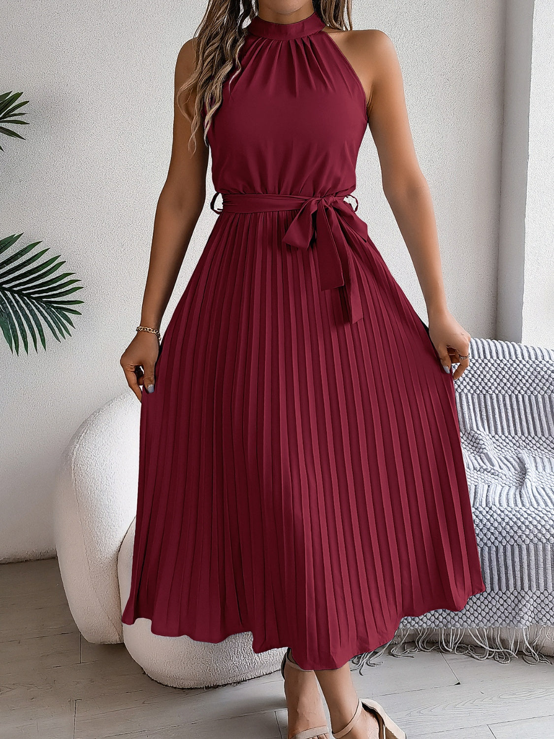 Lyric - Élégante Robe Longue à Carreaux avec Col Halter et Ceinture à la Taille