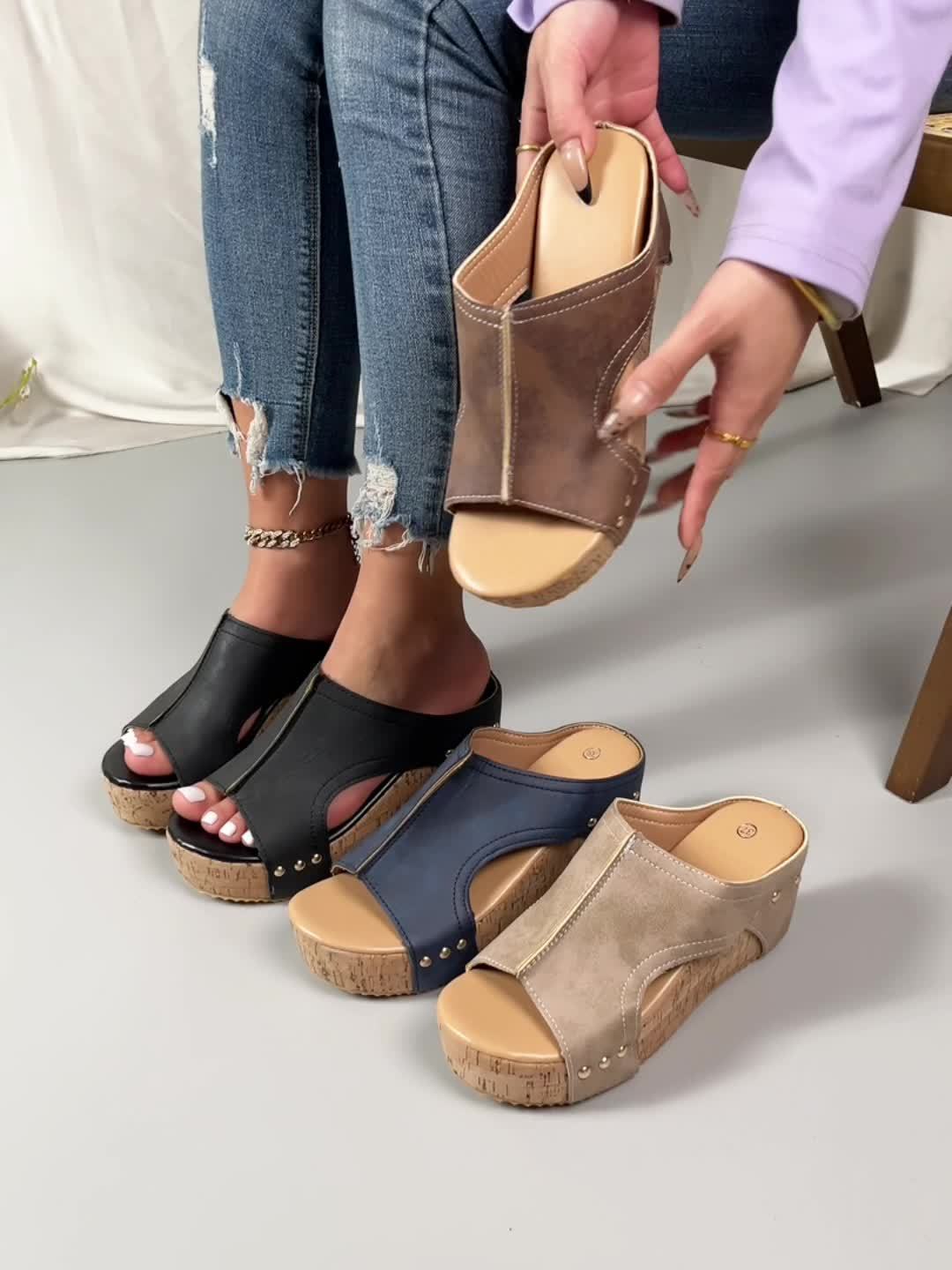 Mira - Sabots à talons compensés ouverts avec clous et cuir respirant
