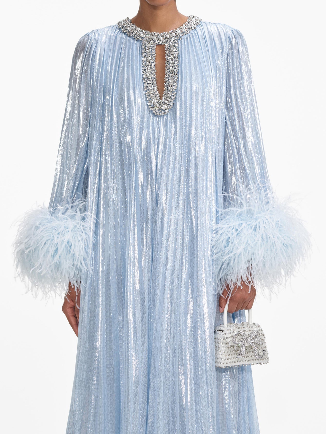Nina - Robe de soirée avec manchette en plumes scintillantes