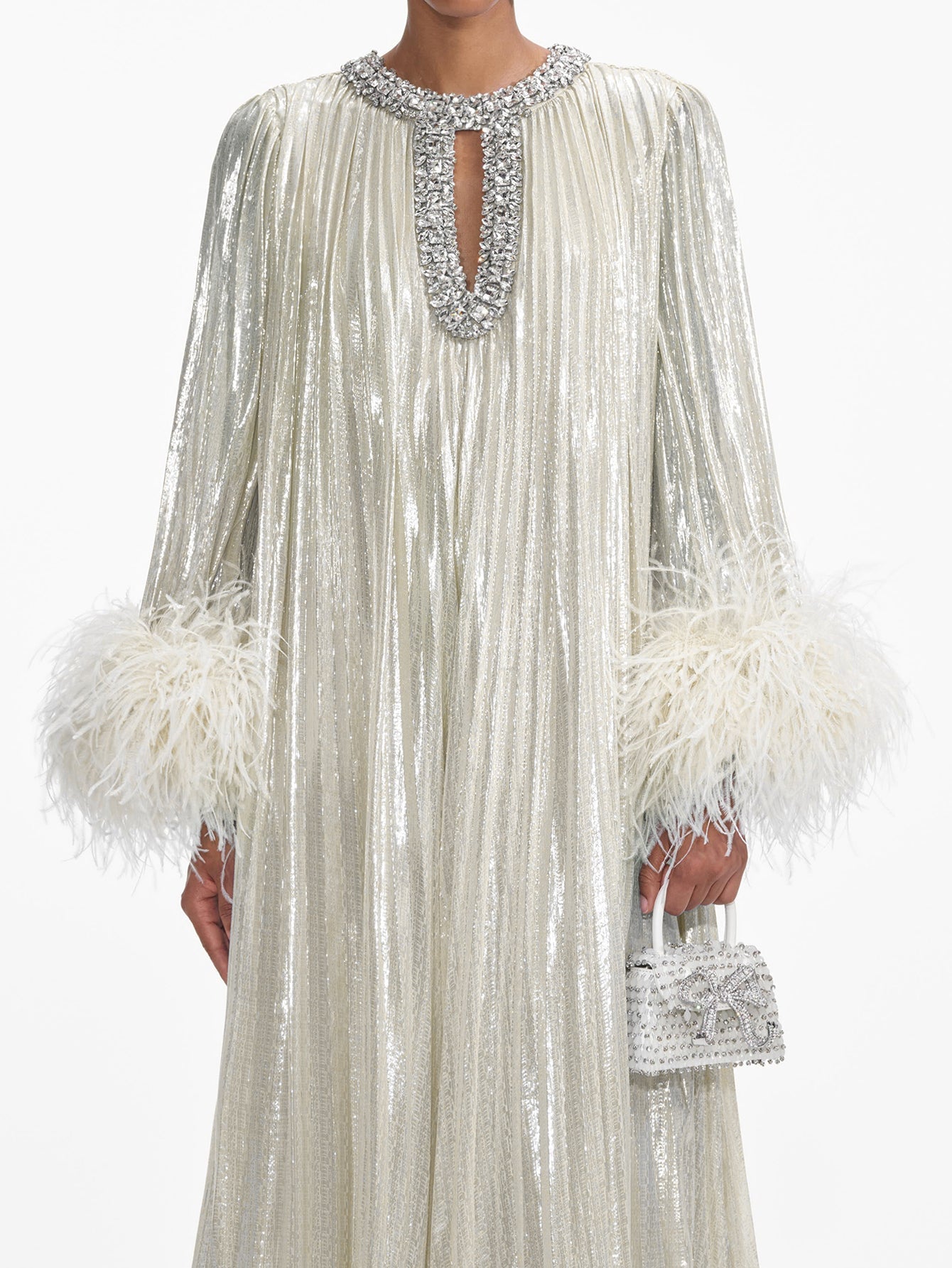 Nina - Robe de soirée avec manchette en plumes scintillantes