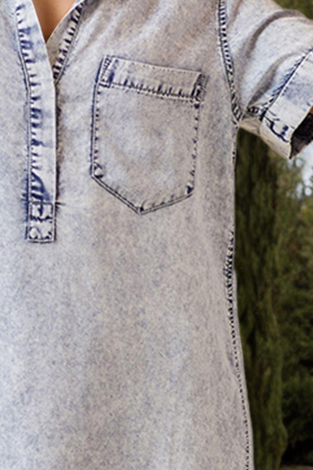 Azura - Robe t-shirt en denim à manches courtes avec poche sur la poitrine et col