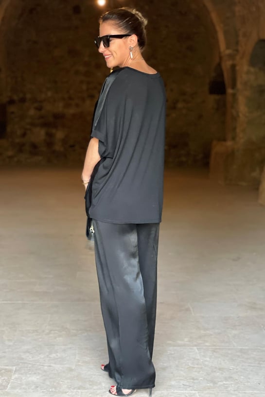 Olivia - Ensemble top en satin à col en V et pantalon à jambes larges