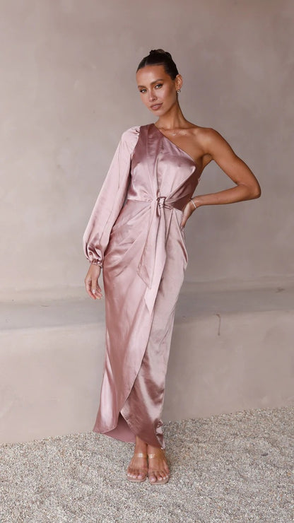 Isabella - Robe Maxi Satinée à Épaule Dégagée