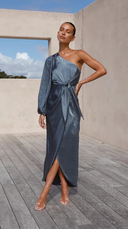 Isabella - Robe Maxi Satinée à Épaule Dégagée