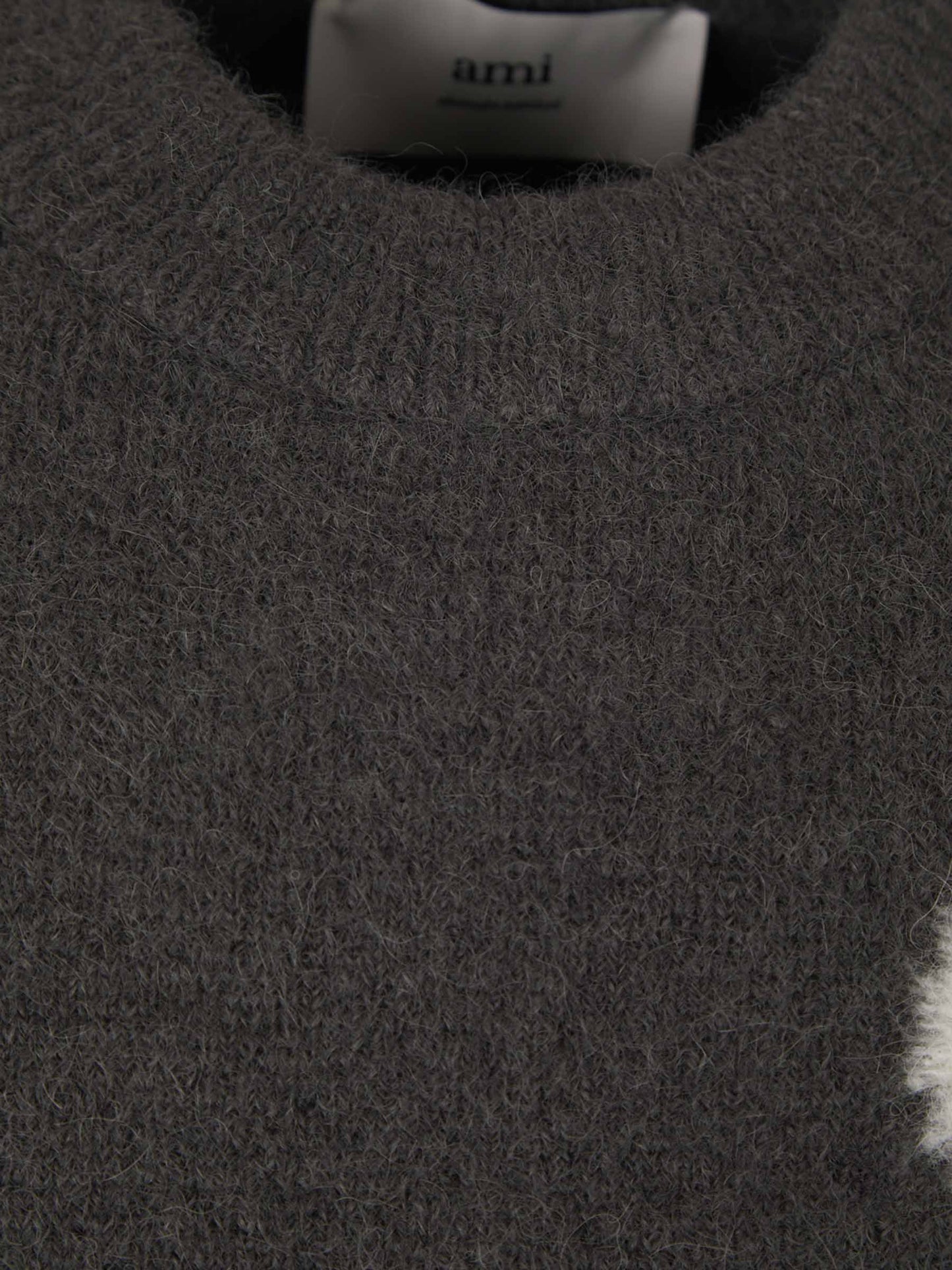 Grace - Pull tricoté respirant Ami Paris avec détail en cœur et lettre A