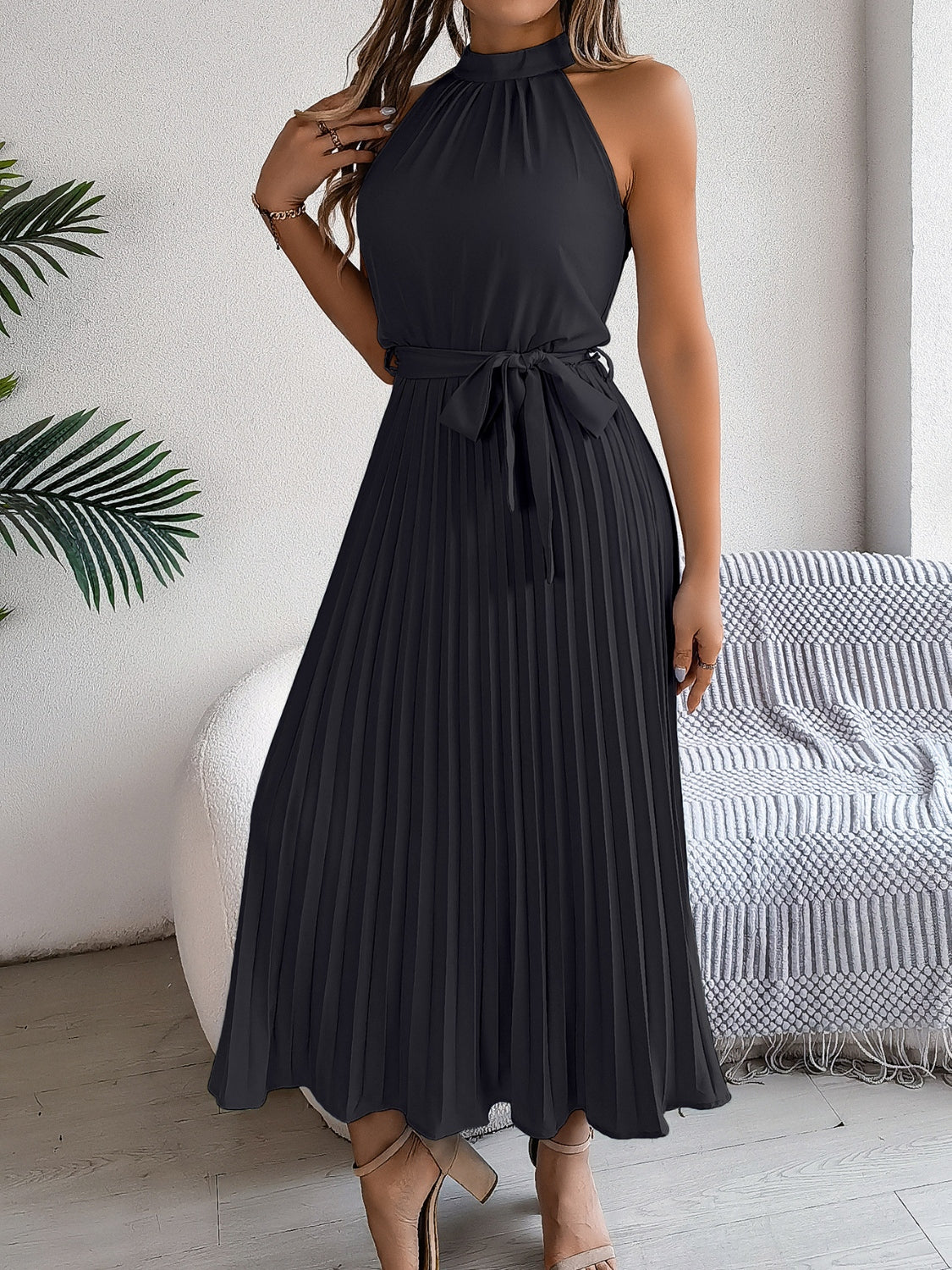 Lyric - Élégante Robe Longue à Carreaux avec Col Halter et Ceinture à la Taille