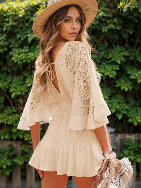 Anna – Robe Mini à Manches Mi-longues avec Dentelle Découpée