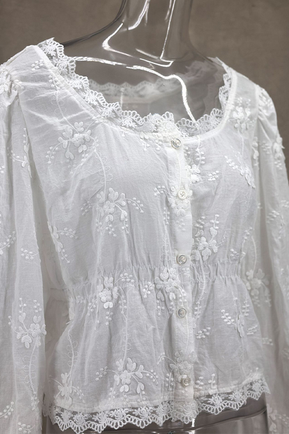 Joséphine -  Blouse Printemps Bohème Romantique en Dentelle à Manches Longues avec Détails Floraux pour Femmes